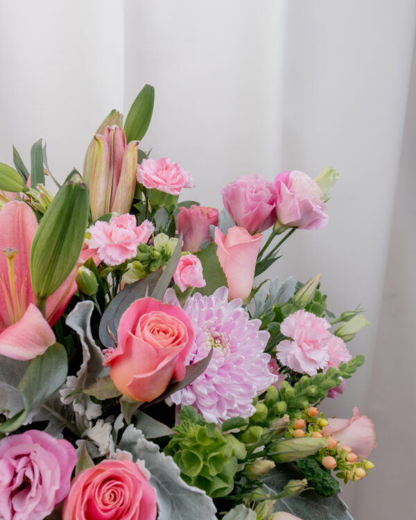 Arreglo de Lilis con Rosas Amor Eterno - Image 2